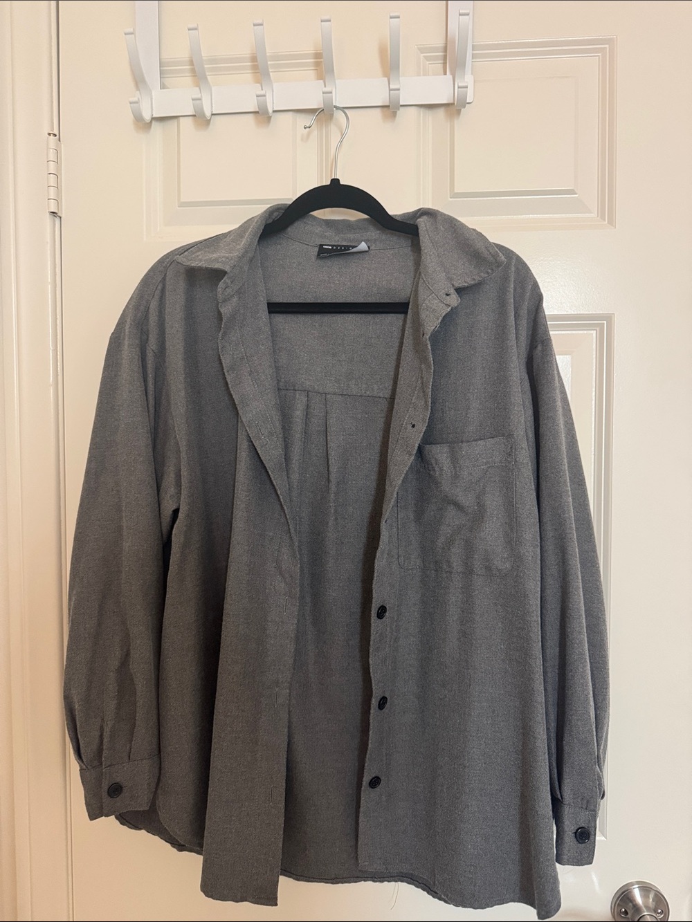 ASOS Women’s oversized Gray Button-Up Overshirt Jacket - Casual Layering